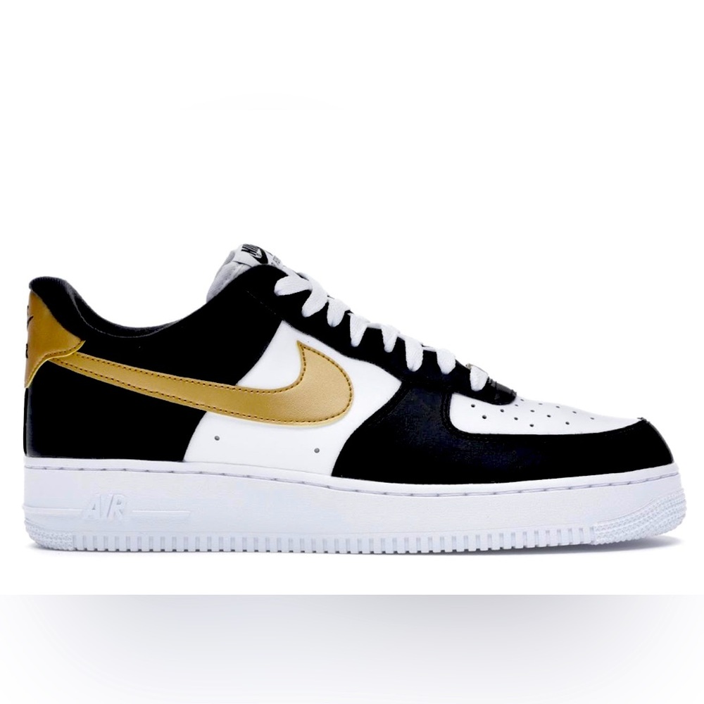 Nike Air Force 1 Low
Black White Metallic Gold Size 12